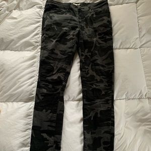 Levi’s 711 skin i stretch jeans Size 29 Camo